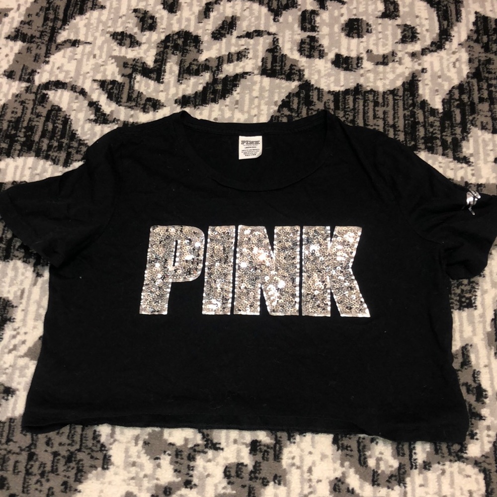 Cropped pink shirt